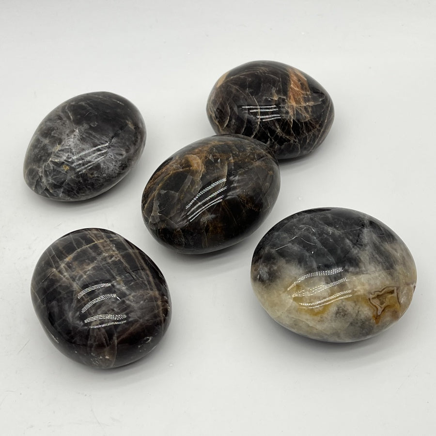 Galet "Lucidité" en Pierre de Lune Noire