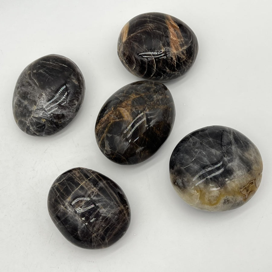 Galet "Lucidité" en Pierre de Lune Noire