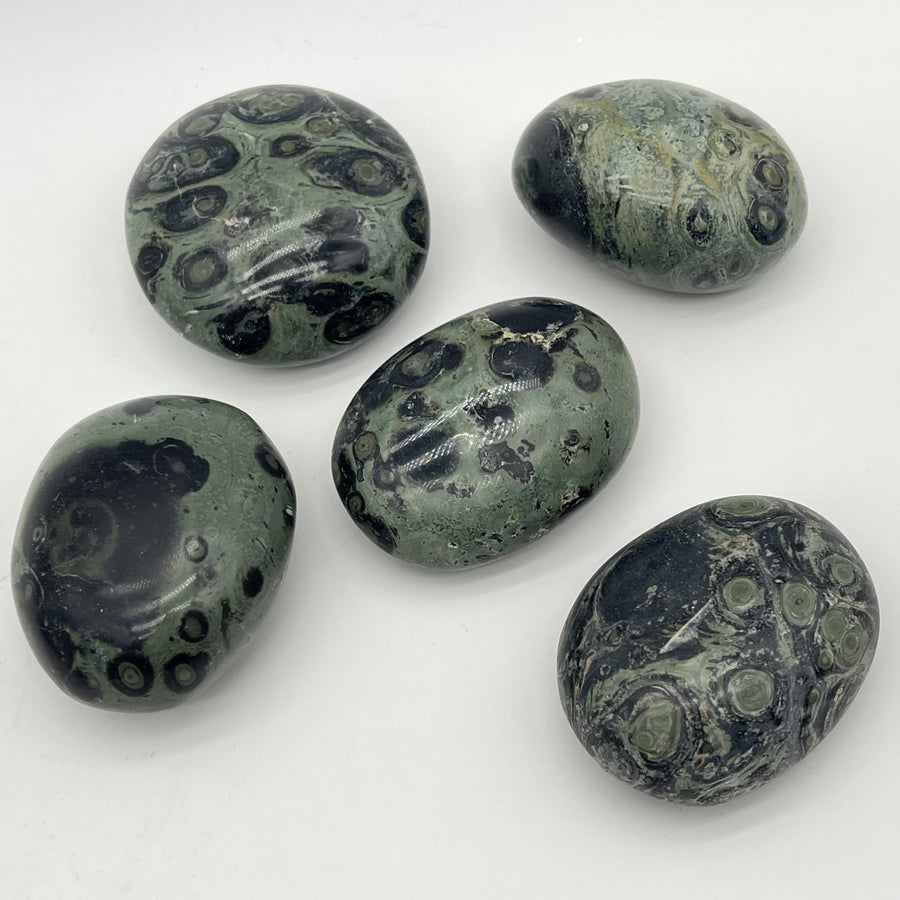 Galet "Calme Intérieur" en Jaspe Kambaba