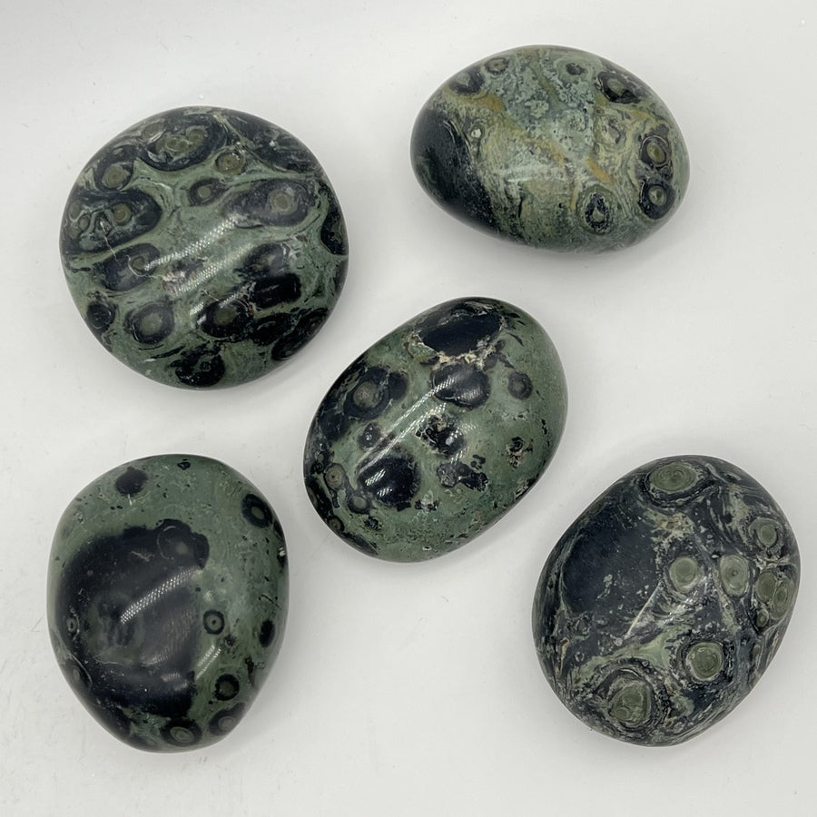 Galet "Calme Intérieur" en Jaspe Kambaba
