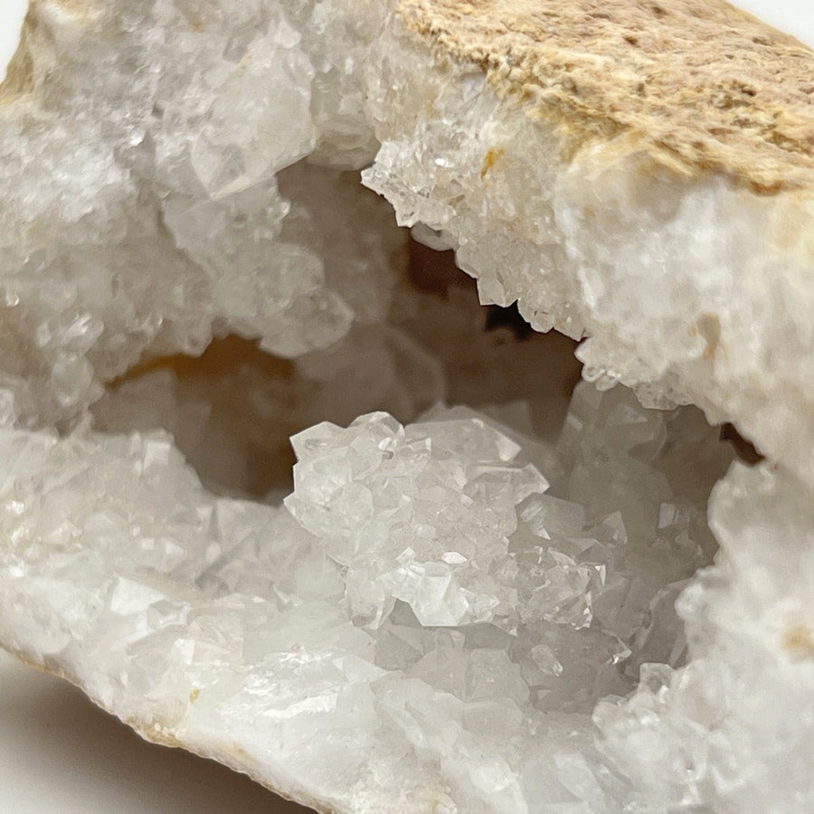 Géode de Quartz - Taille M - 428g - GQM926 - AAA+