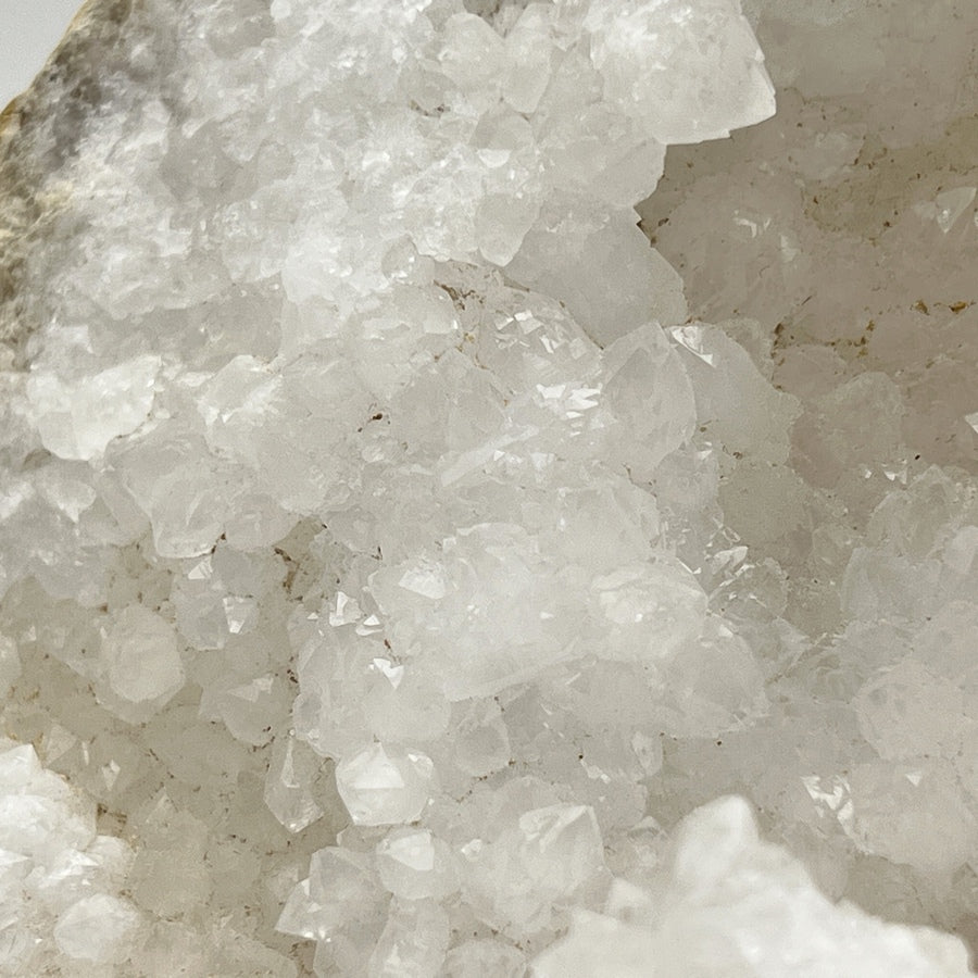 Géode de Quartz - Taille M - 548g - GQM929 - AAA+