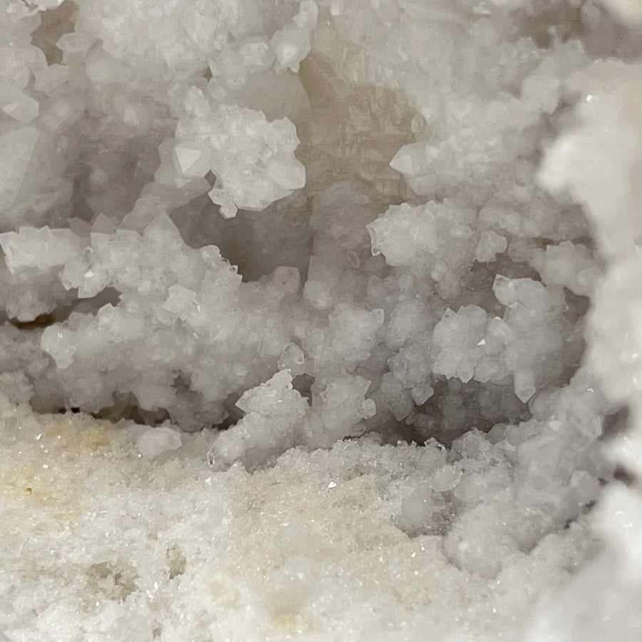 Géode de Quartz - Taille M - 518g - GQM900 - AAA+