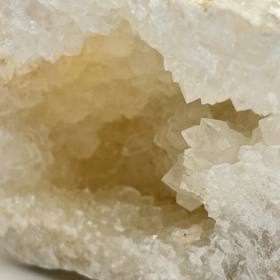 Géode de Quartz - Taille M - 587g - GQM903 - AAA+