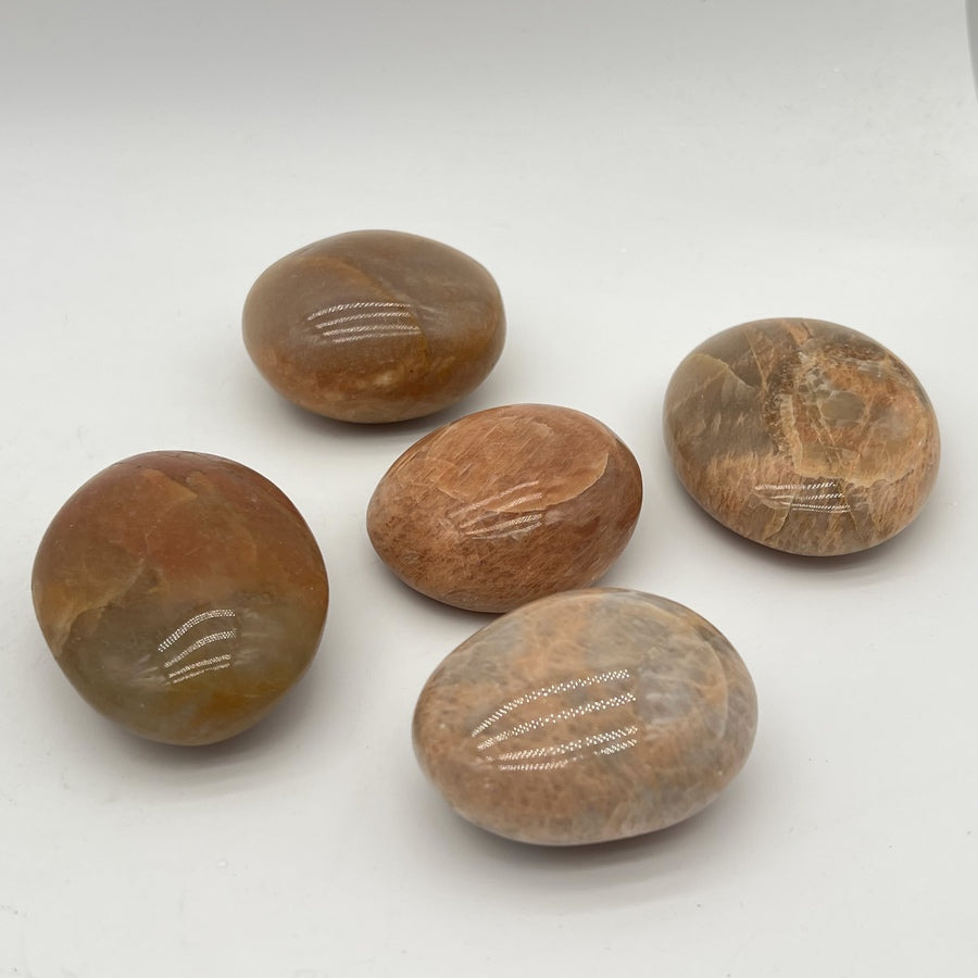 Galet "Équilibre Émotionnel" en Pierre de Lune Orange