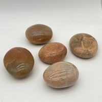 Galet "Équilibre Émotionnel" en Pierre de Lune Orange