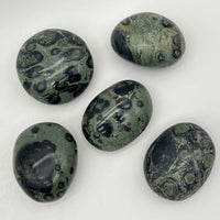 Galet "Calme Intérieur" en Jaspe Kambaba