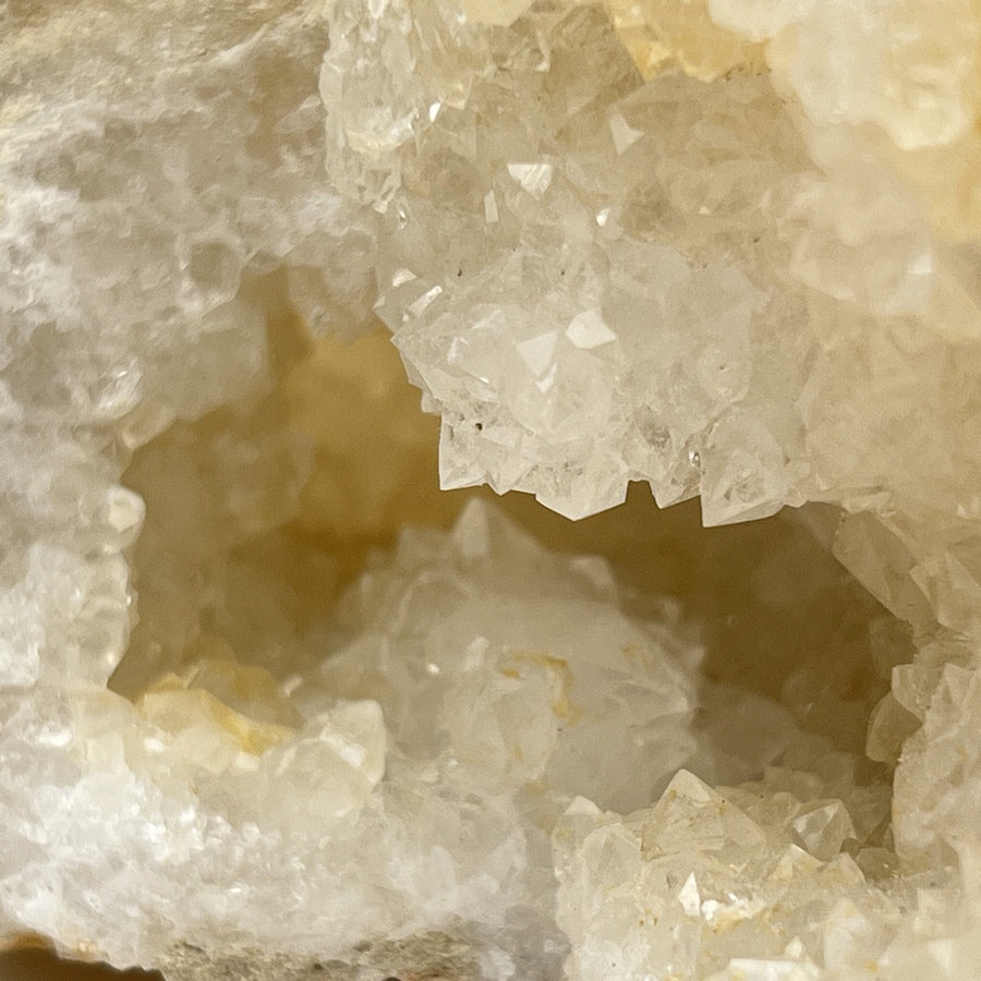 Géode de Quartz - Taille M - 301g - GQM921 - AAA+