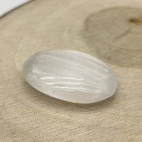 Petit Galet en Sélénite "Purification et Harmonie" - Déstockage