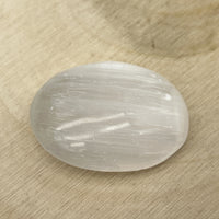 Petit Galet en Sélénite "Purification et Harmonie" - Déstockage