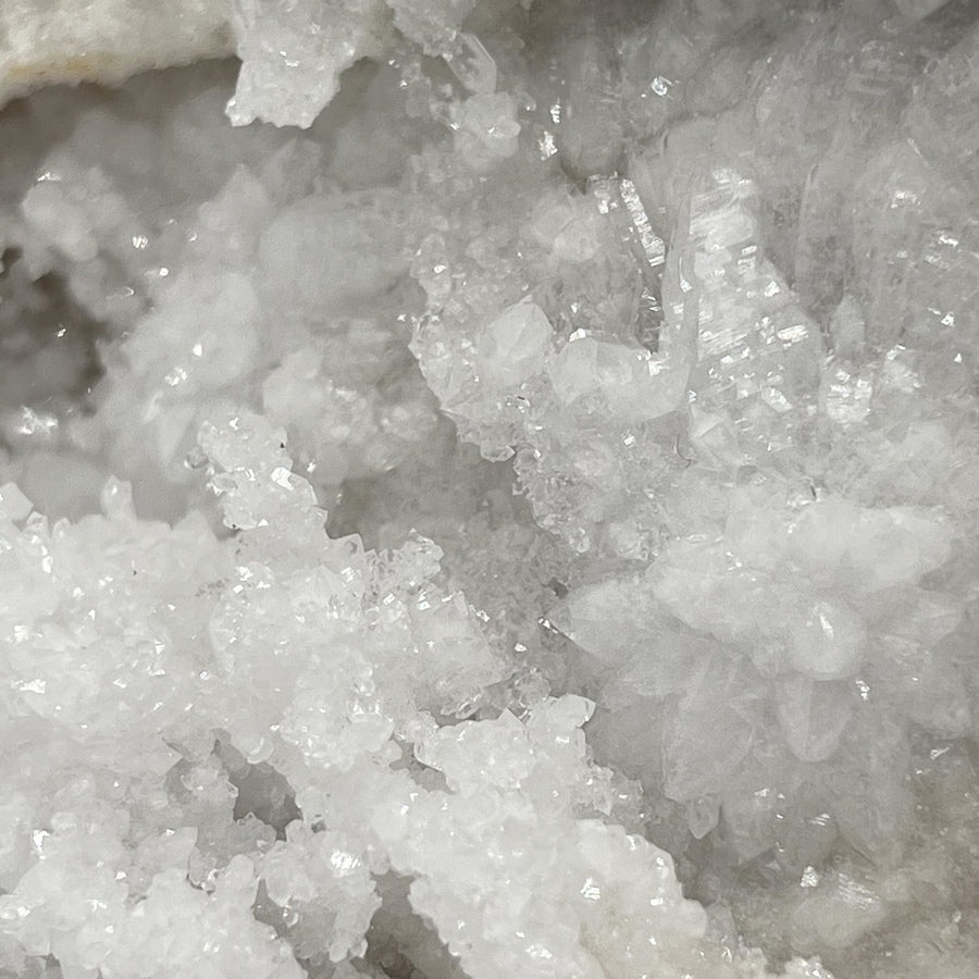Géode de Quartz - Taille S - 323g - GQS403 - AAA+